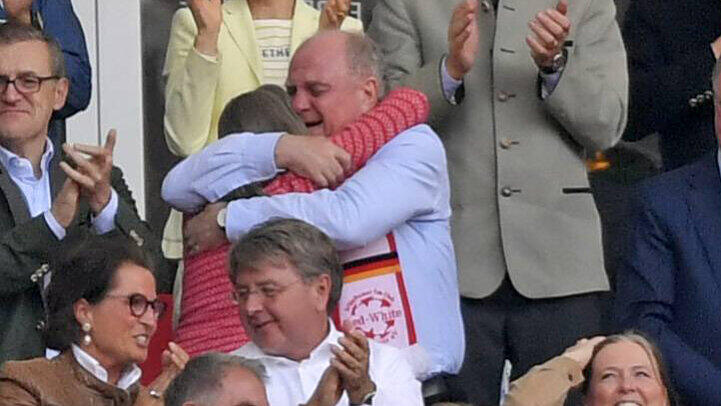 Der Gefühlsausbruch des Bayern-Präsidenten in Bildern.