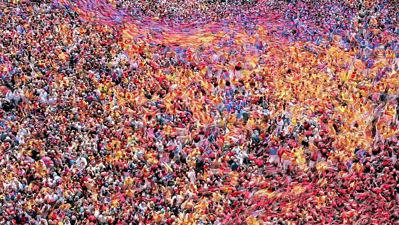 Es wuselt beim Aufeinandertreffen der Massen – aus Cyril Porchets Serie "Crowd" von 2014. Es wuselt beim Aufeinandertreffen der Massen – aus Cyril Porchets Serie "Crowd" von 2014.