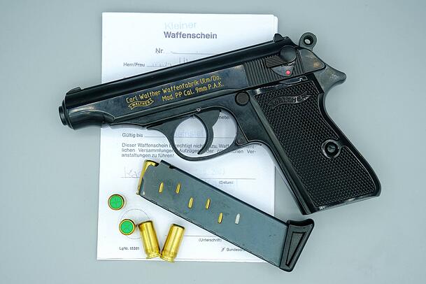 Täuschend echt: So sehen Schreckschusswaffen häufig aus, mit der ein 44-Jähriger in München auf seine Kontrahenten feuerte.