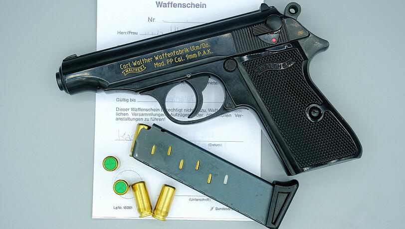 Täuschend echt: So sehen Schreckschusswaffen häufig aus, mit der ein 44-Jähriger in München auf seine Kontrahenten feuerte.