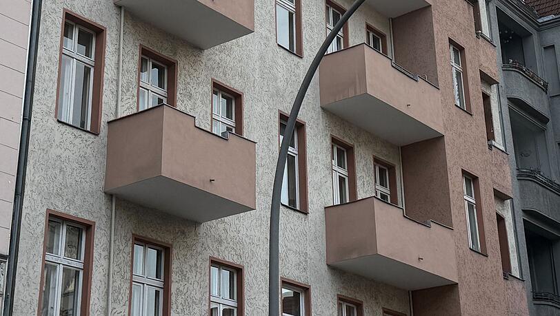 Durchsuchungen gab es nach Angaben der Staatsanwaltschaft an drei Anschriften.