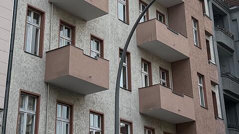 Durchsuchungen gab es nach Angaben der Staatsanwaltschaft an drei Anschriften.