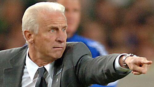 Giovanni Trapattoni soll Irland zur WM 2014 führen. Sein Vertrag als Trainer der irischen Fußball-Auswahl wurde um zwei Jahre bis Juli 2014 verlängert. Giovanni Trapattoni soll Irland zur WM 2014 führen. Sein Vertrag als Trainer der irischen Fußball-Auswahl wurde um zwei Jahre bis Juli 2014 verlängert.