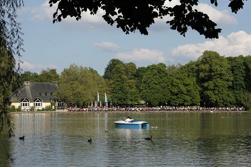 Schön entspannen: im Biergarten am Seehaus.