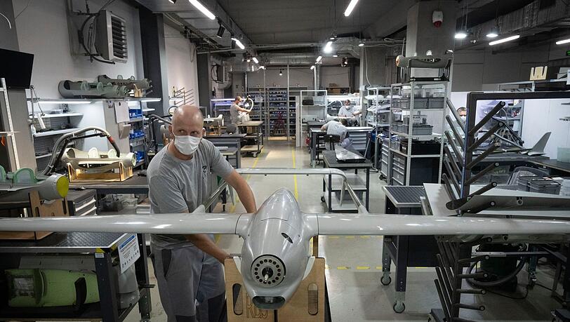 Die Ukraine gilt mittlerweile unter anderem im Bereich der Drohnenproduktion als Vorbild. (Archivbild) Die Ukraine gilt mittlerweile unter anderem im Bereich der Drohnenproduktion als Vorbild. (Archivbild)