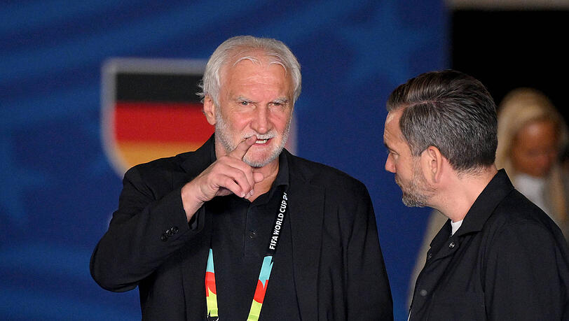 Rudi Völler und Jens Busch (Senior Head of Event Operations) in Houston bei Deutschland gegen Curaçao. Rudi Völler und Jens Busch (Senior Head of Event Operations) in Houston bei Deutschland gegen Curaçao.