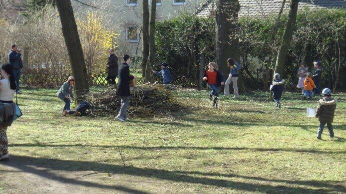 Soll verschönert werden: Der Behrpark in Berg am Laim, hier beim Ostereiersuchen der Standortgemeinschaft B-a-L Aktiv.