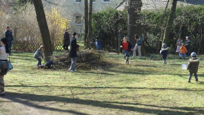 Soll verschönert werden: Der Behrpark in Berg am Laim, hier beim Ostereiersuchen der Standortgemeinschaft B-a-L Aktiv. Soll verschönert werden: Der Behrpark in Berg am Laim, hier beim Ostereiersuchen der Standortgemeinschaft B-a-L Aktiv.