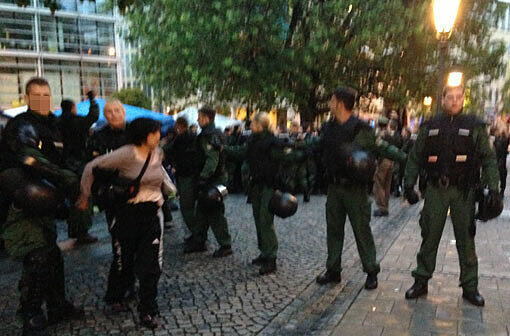 Das Hungerstreik-Camp auf dem Münchner Rindermarkt ist in der Nacht zum Sonntag von der Polizei geräumt worden. Die Bilder.