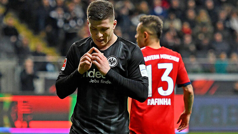 Transferziel des FC Bayern: Luka Jovic (li.).
