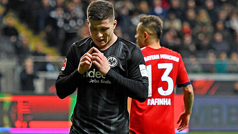 Transferziel des FC Bayern: Luka Jovic (li.).