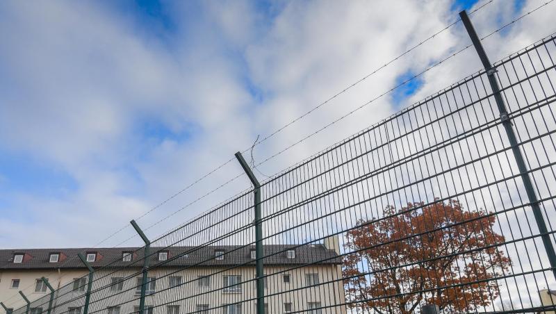 Das Innenministerium will den Rückgang nutzen, um die Coronavirus-Infektionsgefahr in den Ankerzentren zu reduzieren. (Symbolbild)