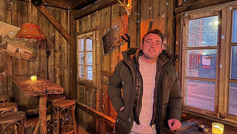 Bado Schleifenbaum (Foto) hat zusammen mit Levin Weigelt heuer die Herzdame-Bar auf dem Tollwood Winterfestival eröffnet. Die Hütte bietet einige überdachte Plätze und zahlreiche Drinks.