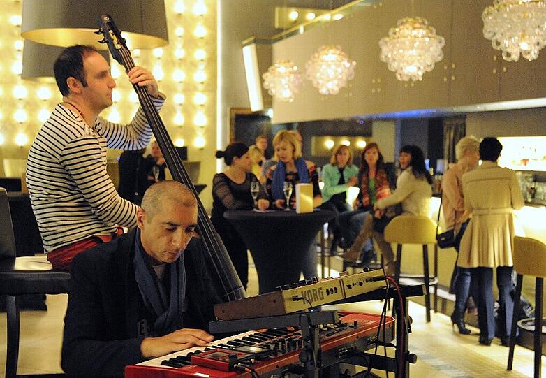 Mit seiner Jazz-Performance in Verbindung mit bulgarischer Folklore hat das Konstantin Kostov Trio Erfolg.