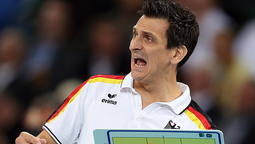 Giovanni Guidetti bleibt Trainer der DVV-Damen. Giovanni Guidetti bleibt Trainer der DVV-Damen.