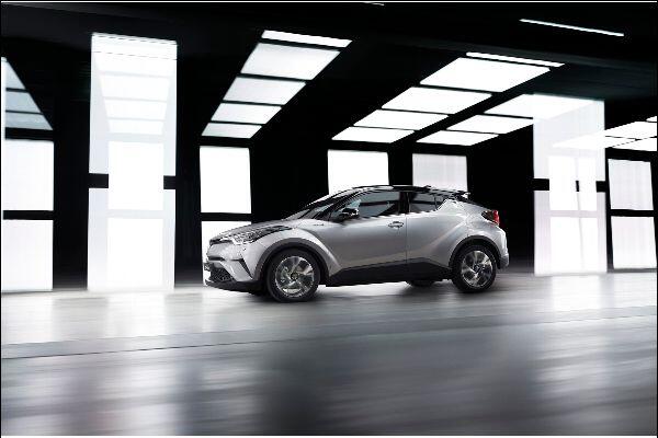Toyota gibt mit dem neuen C-HR ein eigenwilliges Design-Statement in der kompakten SUV-Klasse.