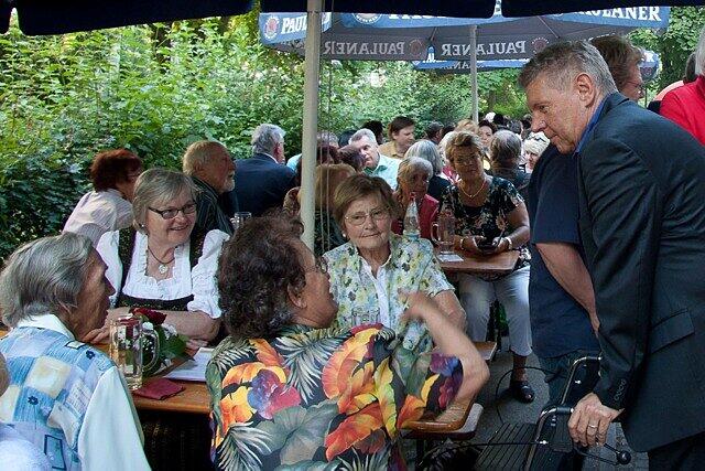 Dieter Reiter unterhielt sich ausführlich mit den Gästen des Sommerfestes.