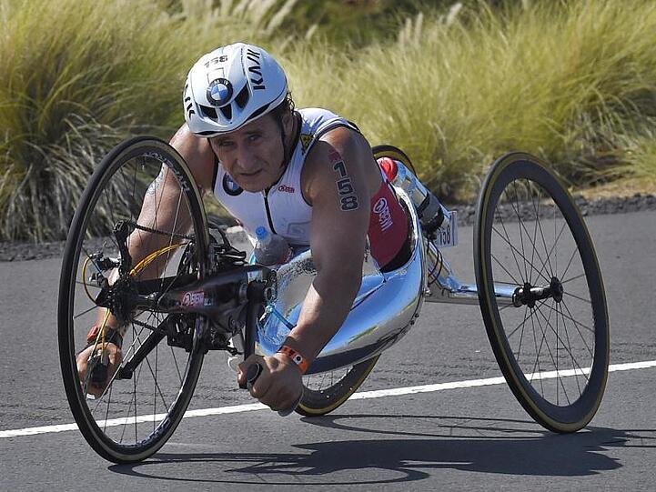 Der mit seinem Handbike verunglückte Alessandro Zanardi musste wieder auf die Intensivstation.
