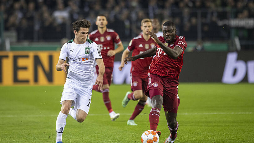 Dayot Upamecano hat an seinem 23. Geburtstag gegen Gladbach einen gebrauchten Tag.