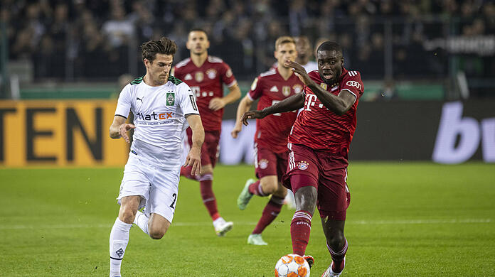 Dayot Upamecano hat an seinem 23. Geburtstag gegen Gladbach einen gebrauchten Tag.