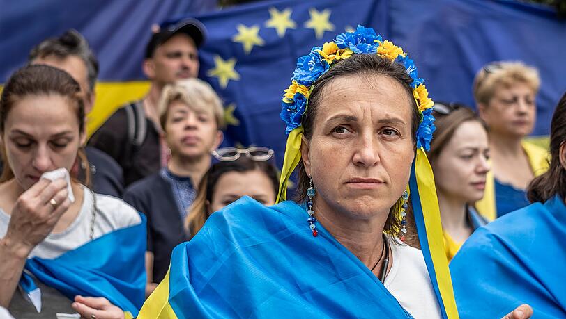 Ukrainerinnen bei einer Kundgebung vor dem Sitz des Europäischen Rates in Brüssel.