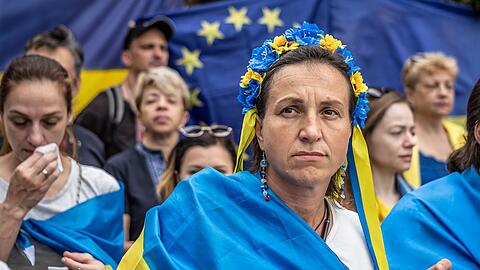 Ukrainerinnen bei einer Kundgebung vor dem Sitz des Europäischen Rates in Brüssel.