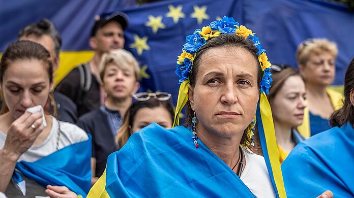 Ukrainerinnen bei einer Kundgebung vor dem Sitz des Europäischen Rates in Brüssel.