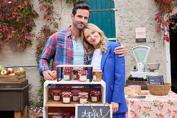 Stefan K&ouml;nig (li.) ist ab dem 2. M&auml;rz in der Rolle des "Tim Wagner" zu sehen. Diana Staehly spielt an seiner Seite.