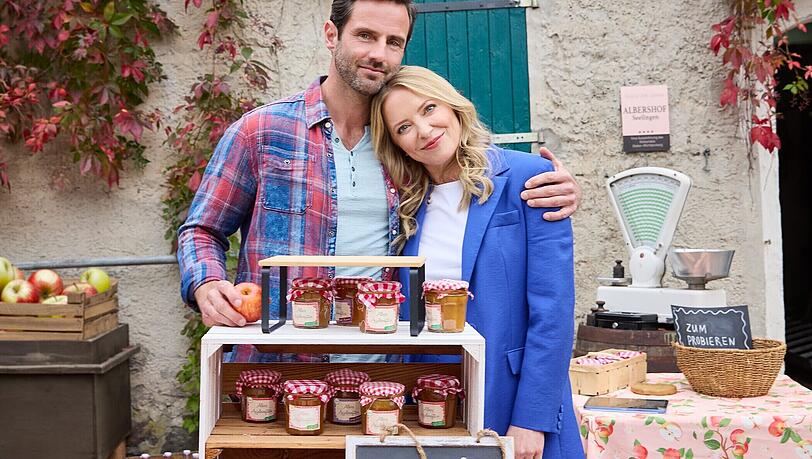 Stefan K&ouml;nig (li.) ist ab dem 2. M&auml;rz in der Rolle des "Tim Wagner" zu sehen. Diana Staehly spielt an seiner Seite.