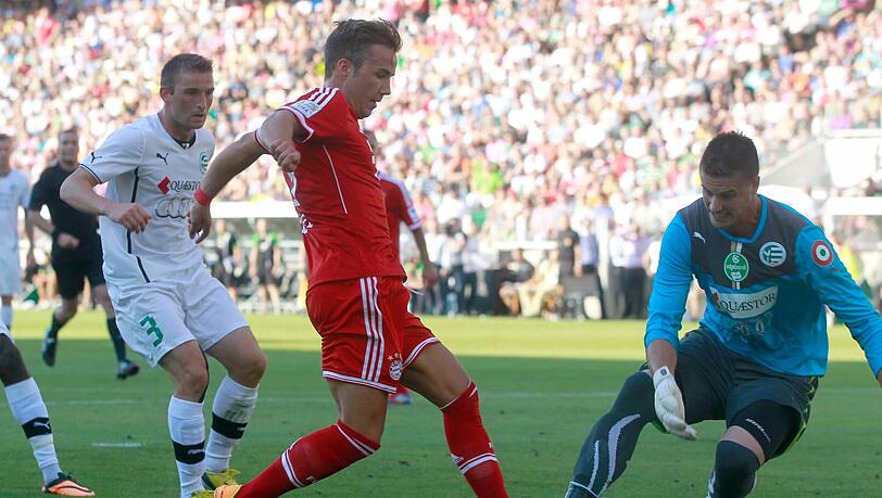 Mario Götze erzielt beim Testspiel des FC Bayern bei Györi ETO (4:1) sein erstes Tor im Bayern-Trikot. Mario Götze erzielt beim Testspiel des FC Bayern bei Györi ETO (4:1) sein erstes Tor im Bayern-Trikot.