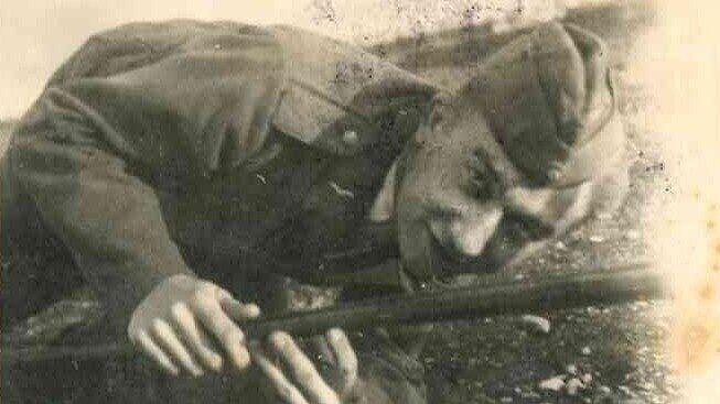 In der Uniform der Luftwaffe fühlt sich der 16-Jährige erwachsen.