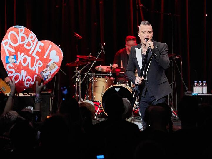 Robbie Williams bringt seine Kinder mit einem besonderen Trick dazu, in der Vorweihnachtszeit brav zu sein.