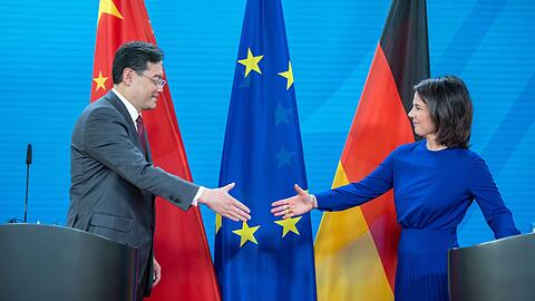 Außenministerin Annalena Baerbock mit ihrem chinesischen Amtskollegen Qin Gang.
