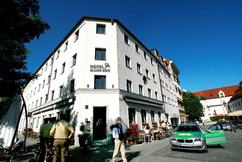 Großeinsatz am Blauen Bock: Im Restaurant ist eine Decke eingestürzt