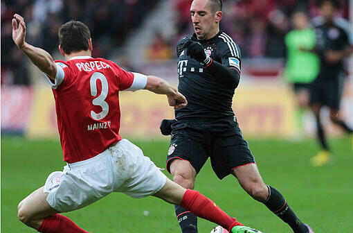 FRANCK RIBERY: Note 3. Machte früh unangenehme Bekanntschaft mit Gegenspieler Pospech. Spielte bemüht, blieb aber oft hängen. Immerhin: Das 3:0 leitete er mit einem akkuraten Tunnel durch die Beine von Elkin Soto ein.