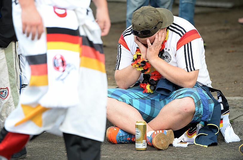 Die deutschen Fans empfangen die Fußball-Weltmeister - die Bilder von der Berliner Fanmeile und dem Flughafen Tegel.