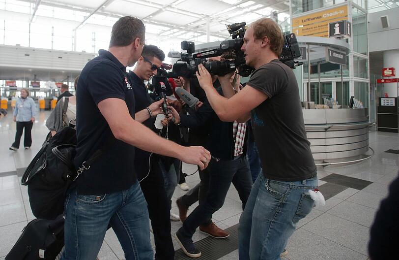 Der FC Bayern reist zum Champions-League-Halbfinale nach Barcelona.