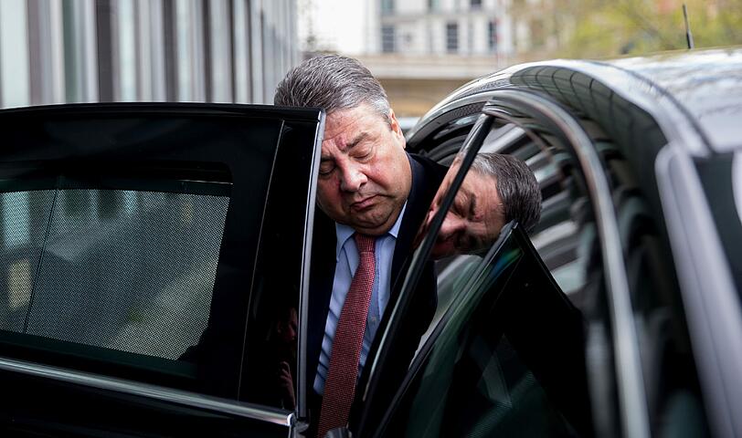 Außer Konkurrenz: Wirtschaftsminister Sigmar Gabriel - sein Audi A8 ist sondergeschützt, die genauen Angaben werden aus Sicherheitsgründen nicht genannt. Das Basismodell (Baujahr 2015) hat jedoch ebenfalls einen CO2-Ausstoß von 158 g/kg.