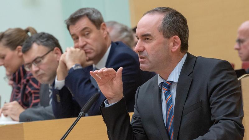 Hubert Aiwanger (Freie Wähler), bayerischer Wirtschaftsminister, spricht im Landtag. Foto: Peter Kneffel/dpa Hubert Aiwanger (Freie Wähler), bayerischer Wirtschaftsminister, spricht im Landtag. Foto: Peter Kneffel/dpa