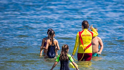 Die Zahl der Badetoten d&uuml;rfte laut DLRG 2025 bei deutlich unter 400 liegen. (Archivbild)