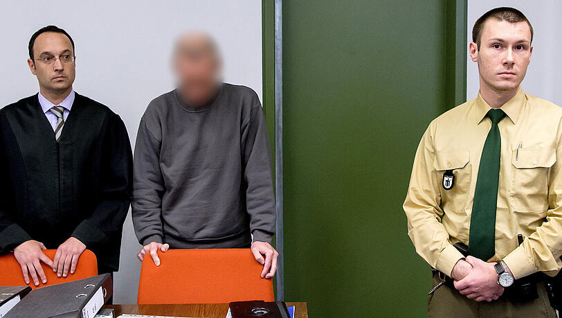 Rechtsanwalt Adam Ahmed (links) mit seinem Mandanten Mario S. (53). Der gebürtige Kölner soll in Ottobrunn eine Bankiersfrau entführt haben. Rechtsanwalt Adam Ahmed (links) mit seinem Mandanten Mario S. (53). Der gebürtige Kölner soll in Ottobrunn eine Bankiersfrau entführt haben.