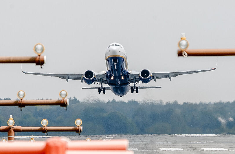 Am Madrider Flughafen hat ein Passagier auf dem Rollfeld für Aufregung gesorgt. (Symbolbild)