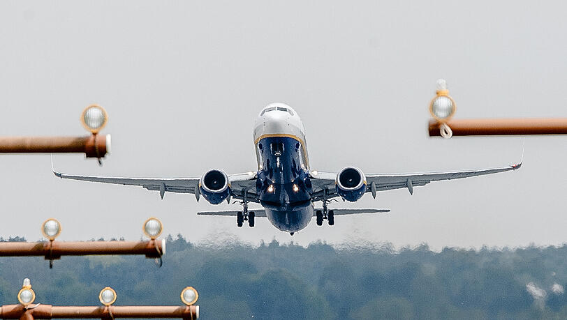 Am Madrider Flughafen hat ein Passagier auf dem Rollfeld für Aufregung gesorgt. (Symbolbild) Am Madrider Flughafen hat ein Passagier auf dem Rollfeld für Aufregung gesorgt. (Symbolbild)