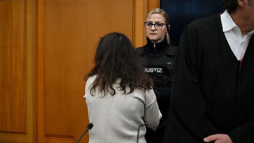 Nach bereits rund einem Dutzend Verhandlungsterminen hat der Prozess gegen die angehende Notfallsanit&auml;terin nun von vorn begonnen.