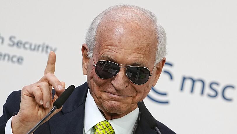 Ischinger erinnerte schmunzelnd an Macrons Sonnenbrillen-Moment.