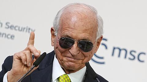 Ischinger erinnerte schmunzelnd an Macrons Sonnenbrillen-Moment.