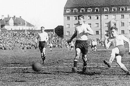 Spielszene vom Lokalderby im Februar 1939.