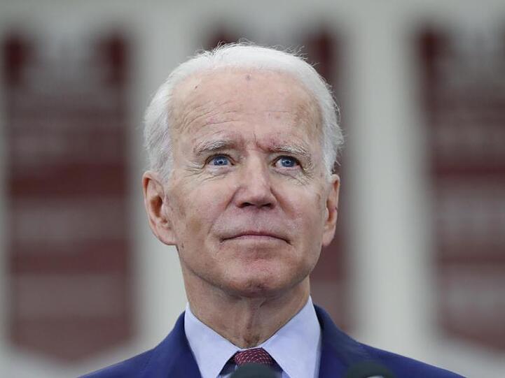 Einen Tag vor der Beerdigung von George Flloyd will Joe Biden die Angehörigen zu einem Gespräch treffen.