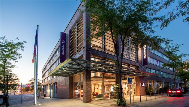 Das Premier Inn Essen City Limbecker Platz liegt mitten in der Innenstadt.
