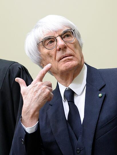 Bernie Ecclestone in München: Der Formel-1-Boss steht wegen Bestechung in Millionenhöhe vor dem Münchner Landgericht. Die Bilder vom ersten Prozess-Tag.
